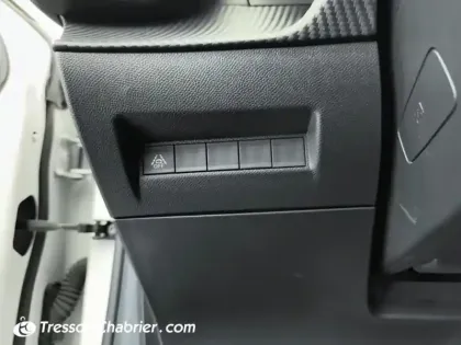 Photo 26 Peugeot 208  PureTech 130 S&S EAT8 GT Line