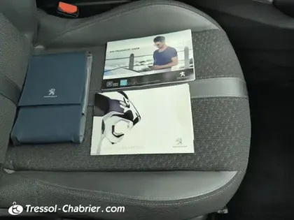 Photo 29 Peugeot 2008  PureTech 130 S&S EAT8 Allure