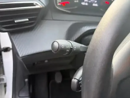 Photo 16 Peugeot 208  BlueHDi 100 S&S BVM6 Like