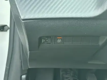 Photo 15 Peugeot 208  BlueHDi 100 S&S BVM6 Like