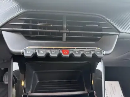 Photo 12 Peugeot 208  BlueHDi 100 S&S BVM6 Like