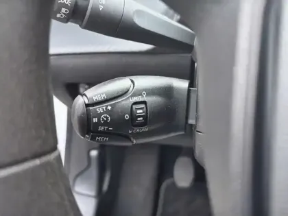 Photo 18 Peugeot 208  BlueHDi 100 S&S BVM6 Like