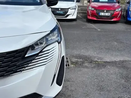 Photo 13 Peugeot 3008  Hybrid 225 e-EAT8 Allure Pack