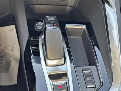 Photo 23 Peugeot 3008  Hybrid 225 e-EAT8 Allure Pack