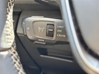 Photo 16 Peugeot 3008  Hybrid 225 e-EAT8 Allure Pack