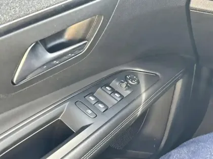 Photo 19 Peugeot 3008  Hybrid 225 e-EAT8 Allure Pack