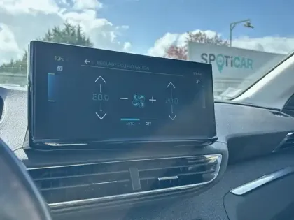 Photo 21 Peugeot 3008  Hybrid 225 e-EAT8 Allure Pack