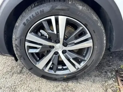 Photo 14 Peugeot 3008  Hybrid 225 e-EAT8 Allure Pack