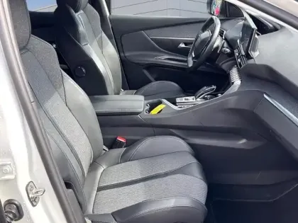 Photo 8 Peugeot 3008  Hybrid 225 e-EAT8 Allure Pack