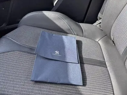 Photo 15 Peugeot 3008  Hybrid 225 e-EAT8 Allure Pack