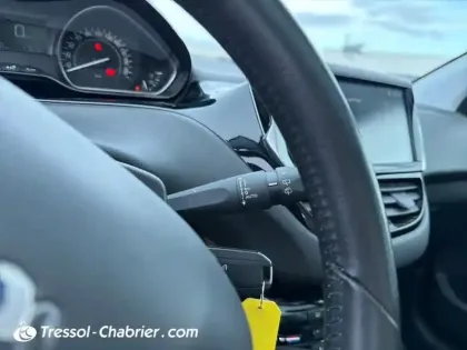 Photo 17 Peugeot 208  PureTech 82ch S&S BVM5 Signature