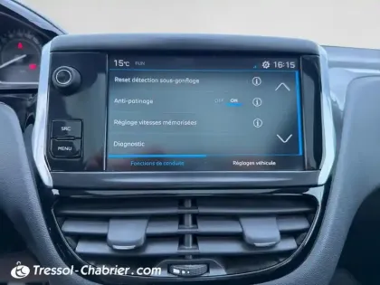 Photo 21 Peugeot 208  PureTech 82ch S&S BVM5 Signature