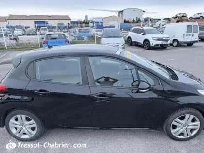 Photo 27 Peugeot 208  PureTech 82ch S&S BVM5 Signature