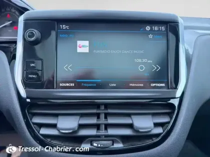 Photo 10 Peugeot 208  PureTech 82ch S&S BVM5 Signature