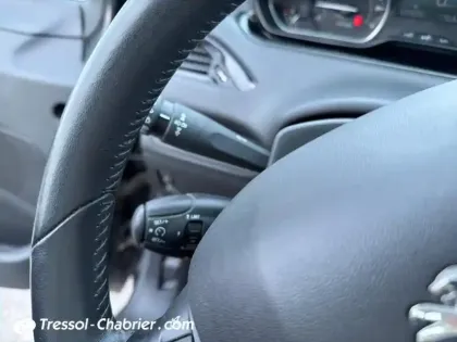 Photo 16 Peugeot 208  PureTech 82ch S&S BVM5 Signature