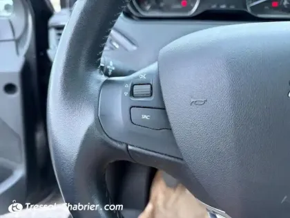 Photo 18 Peugeot 208  PureTech 82ch S&S BVM5 Signature