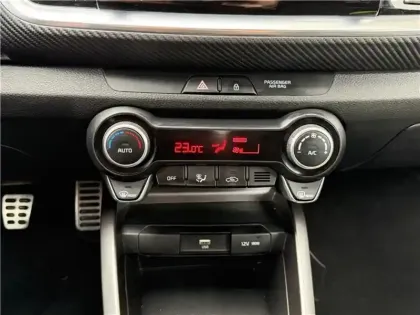 Photo 98 Kia Stonic Gén. I Ph2 GT Line 5