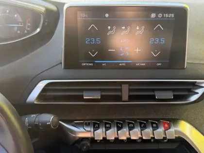 Photo 16 Peugeot 5008 1.5 BlueHDi 130 Allure