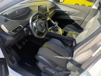 Photo 18 Peugeot 5008 1.5 BlueHDi 130 Allure