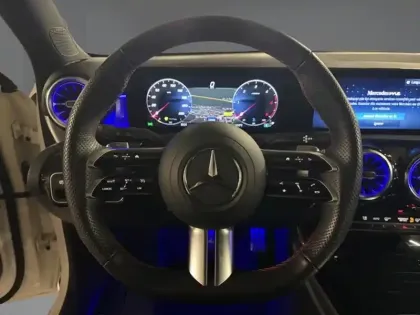 Photo 15 Mercedes Classe A A 200 d AMG Line