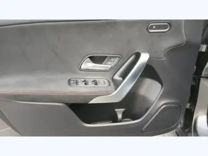 Photo 12 Mercedes Classe A 200 d AMG Line