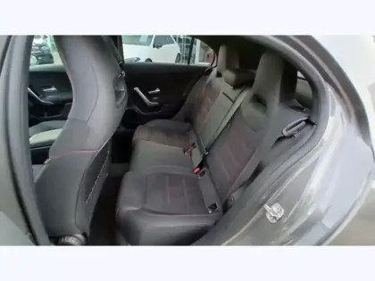 Photo 17 Mercedes Classe A 200 d AMG Line