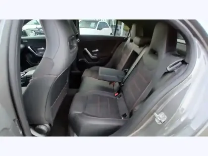 Photo 14 Mercedes Classe A 200 d AMG Line