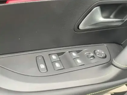 Photo 12 Peugeot 2008  1.2 PureTech 130ch S&S GT EAT8