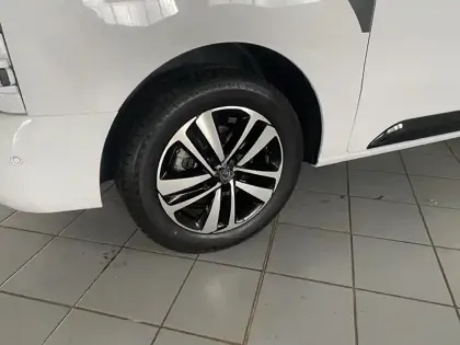 Photo 12 Peugeot Expert  Fg M 2.2 Diesel 180ch Cabine Approfondie Tech Edition automatique