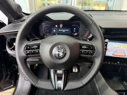 Photo 12 Alfa Romeo Junior  1.2 Ibrida 145ch Techno e-DCT6