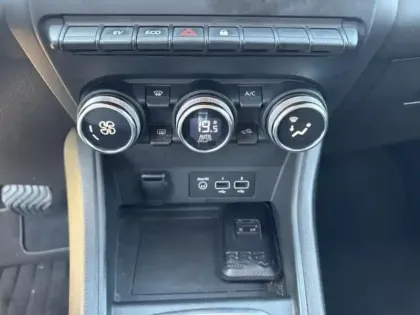 Photo 13 Renault Captur  1.6 E-Tech hybride 145ch Business -21