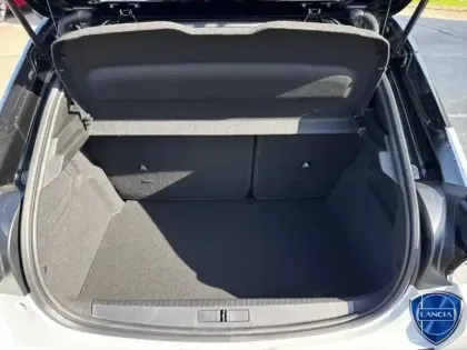 Photo 12 Lancia Ypsilon  1.2 Ibrida 110ch LX eDCT6