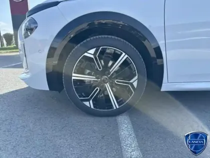 Photo 8 Lancia Ypsilon  1.2 Ibrida 110ch LX eDCT6