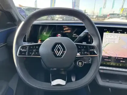 Photo 14 Renault Scenic  E-Tech Electric 220ch Techno esprit Alpine grande autonomie -24