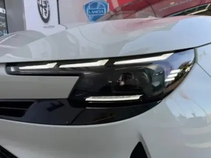 Photo 8 Alfa Romeo Junior  1.2 Ibrida 145ch Techno e-DCT6