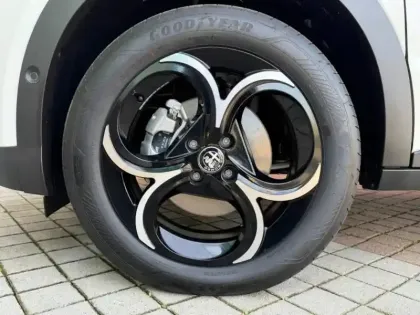 Photo 9 Alfa Romeo Junior  1.2 Ibrida 145ch Techno e-DCT6