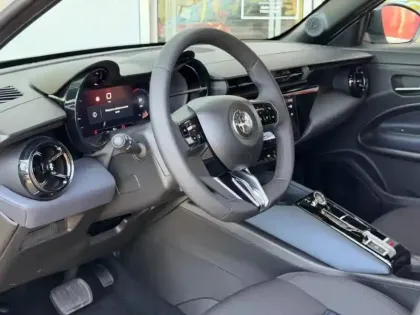 Photo 11 Alfa Romeo Junior  1.2 Ibrida 145ch Techno e-DCT6