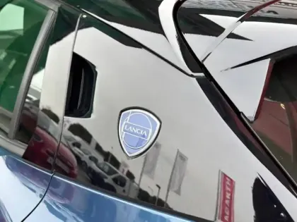 Photo 14 Lancia Ypsilon  Elettrica 156ch 54kWh (certinergy 5700? Déduit)