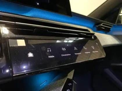 Photo 12 Peugeot 3008  Electrique 210ch Batterie 73 kWh GT EXCLUSIVE (CEE 3600? DEDUIT)