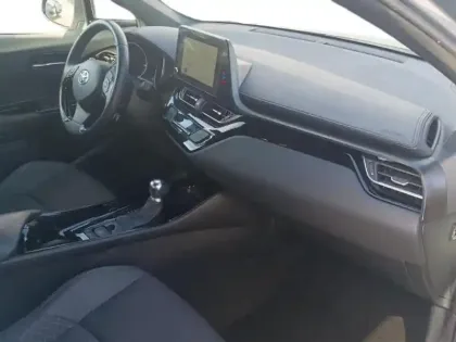 Photo 8 Toyota C-HR  1.8 Hybride 122ch Design E-CVT