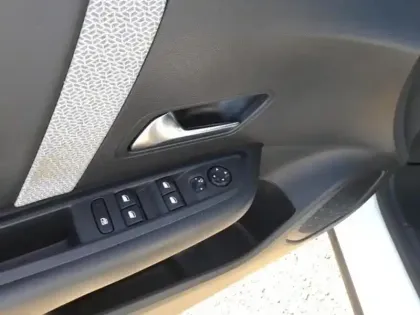 Photo 11 Citroën C4  BlueHDi 130ch S&S Shine EAT8