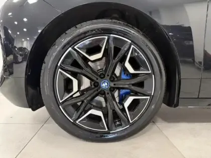 Photo 8 BMW Ix  xDrive50 523ch