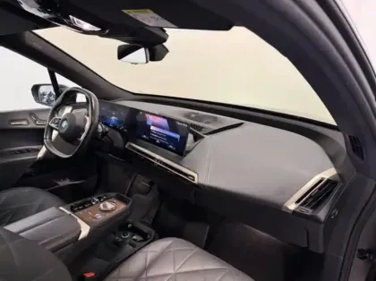 Photo 7 BMW Ix  xDrive50 523ch