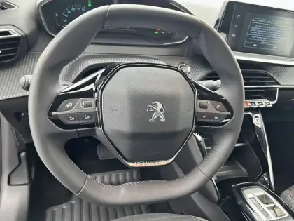 Photo 8 Peugeot 208  Electrique 50 kWh 136ch