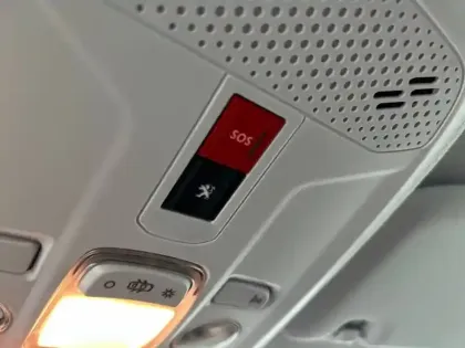 Photo 22 Peugeot 208  Electrique 50 kWh 136ch