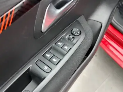 Photo 17 Peugeot 208  Electrique 50 kWh 136ch