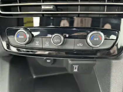 Photo 20 Opel Mokka  1.2 Turbo Hybrid 136 ch e-DCT6