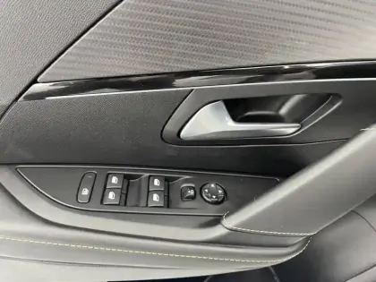 Photo 63 Peugeot 208  PureTech 100 S&S EAT8