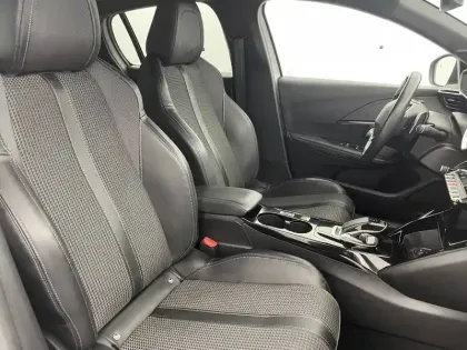 Photo 90 Peugeot 208  PureTech 100 S&S EAT8