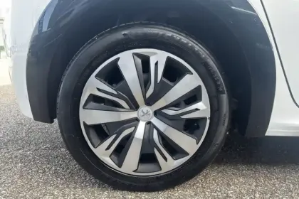 Photo 13 Peugeot 208  Electrique 50 kWh 136ch